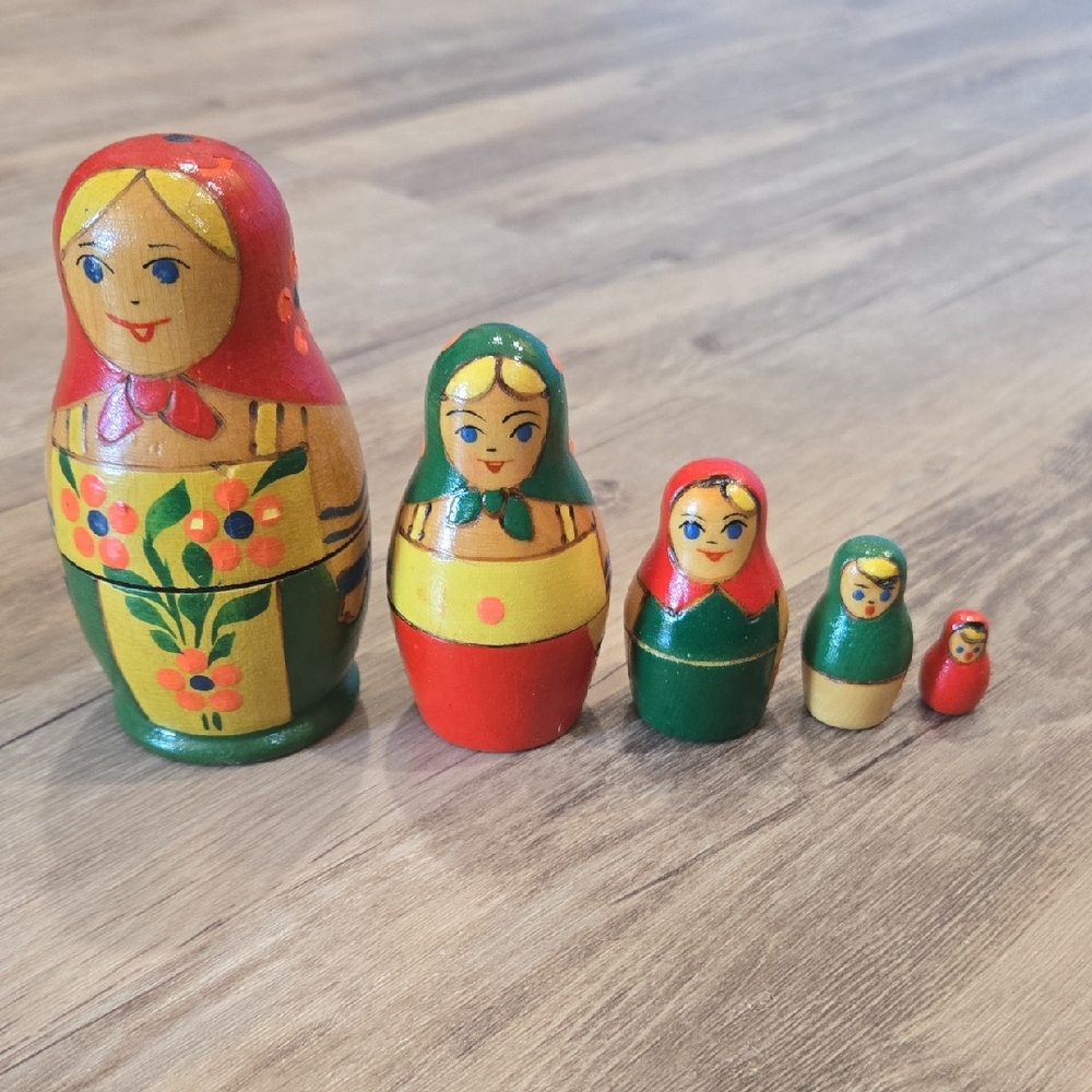 VINTAGE USSR Wooden Nesting Dolls Set 5 - Red, Green, Yellow
